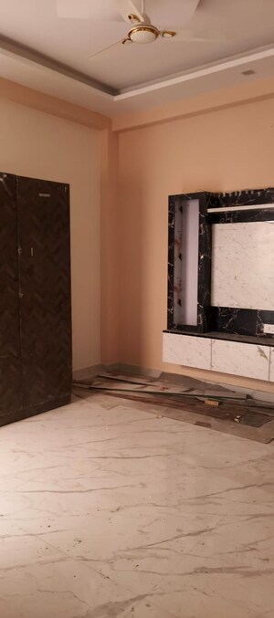 Room in 4 BHK Independent House at Sadarpur – for Sale