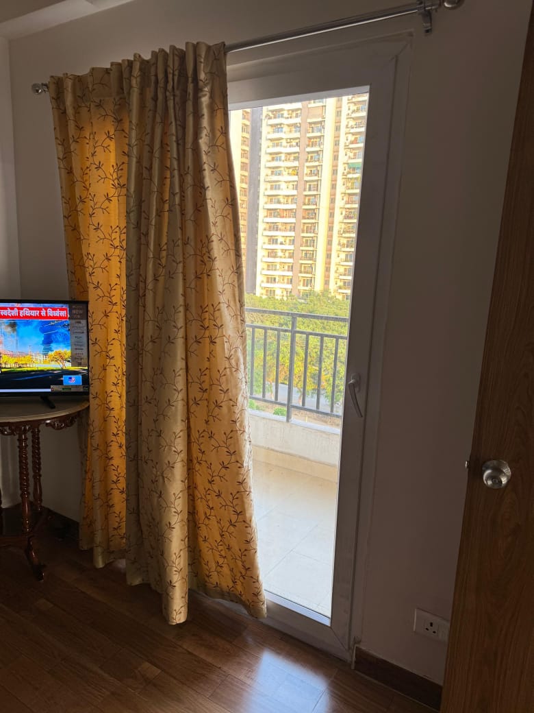 2 BHK + Extra Room Apartment For Sale in Gaur City 2 - 14th Avenue