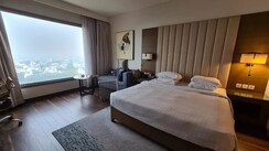 4 BHK + Servant Room Villa For Sale in DLF The Grove
