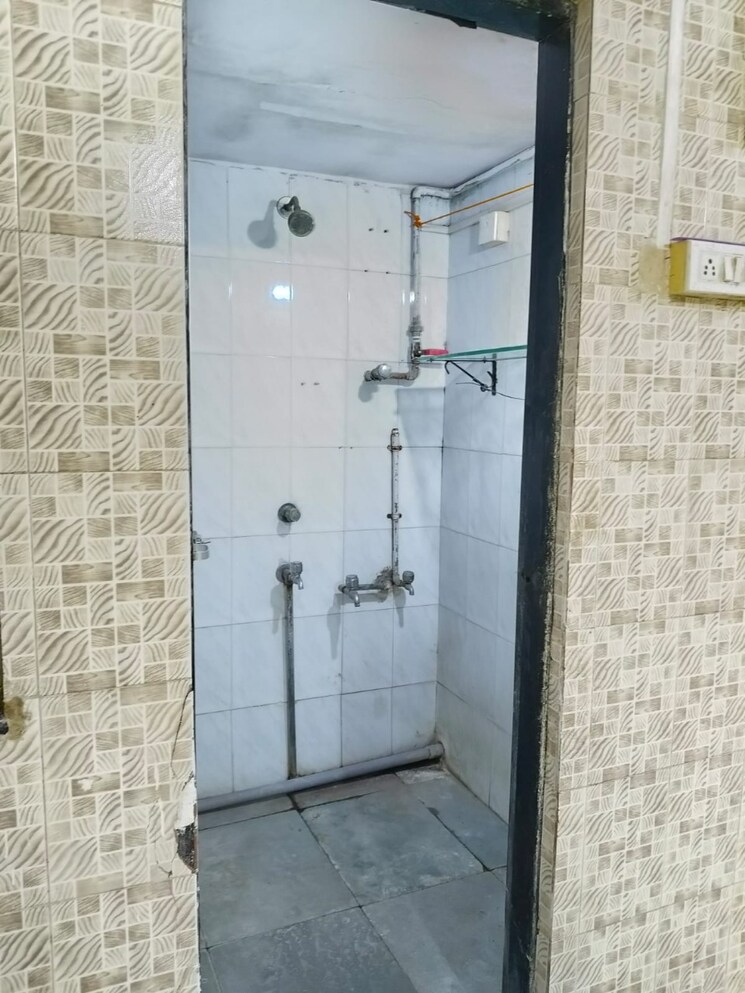 Bathroom, ameyanand-chs 1 Bedroom 280 Sq.Ft. Apartment In Prabhadevi Mumbai 9697615