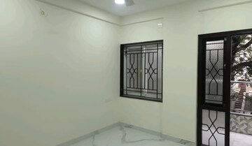 Room in 3 BHK Builder Floor at Dar Al Aman Apartment, Benson Town – for Rent