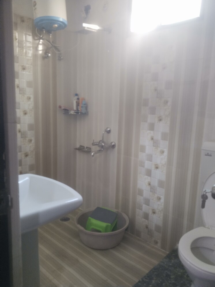 Bathroom, gomti nagar 2 Bedroom 900 Sq.Ft. Apartment In Gomti Nagar Lucknow 9697675