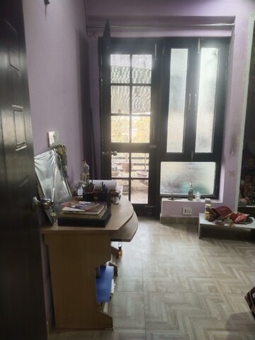Living Room in 2 BHK Apartment at Gomti Nagar – for Rent