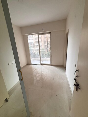 Room in 2 BHK Apartment at Signature The Millennia 3, Sector 37d – for Rent