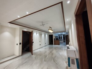 Room in 4 BHK Builder Floor at Ansal API Esencia, Sector 67 – for Rent