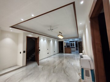 Room in 4 BHK Builder Floor at Ansal API Esencia, Sector 67 – for Rent