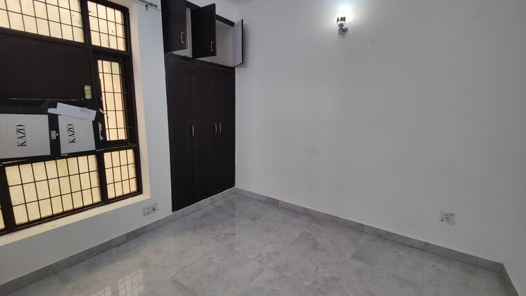 Room, green fields colony 3 Bedroom 1250 Sq.Ft. Builder Floor In Green Fields Colony Faridabad 9697751