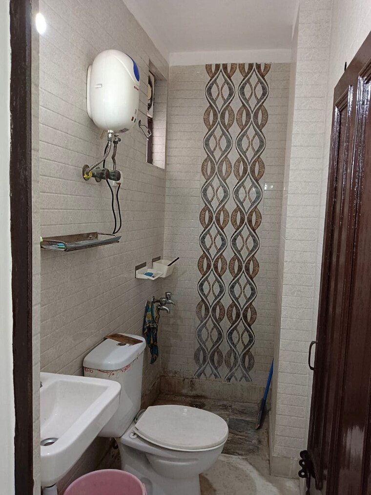 Bathroom, lajpat nagar 4 1 Bedroom 543 Sq.Ft. Builder Floor In Lajpat Nagar 4 Delhi 9697746