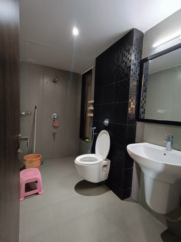 Bathroom, puranik-rumah-bali 1 Bedroom 500 Sq.Ft. Apartment In Ghodbunder Road Thane 9697755