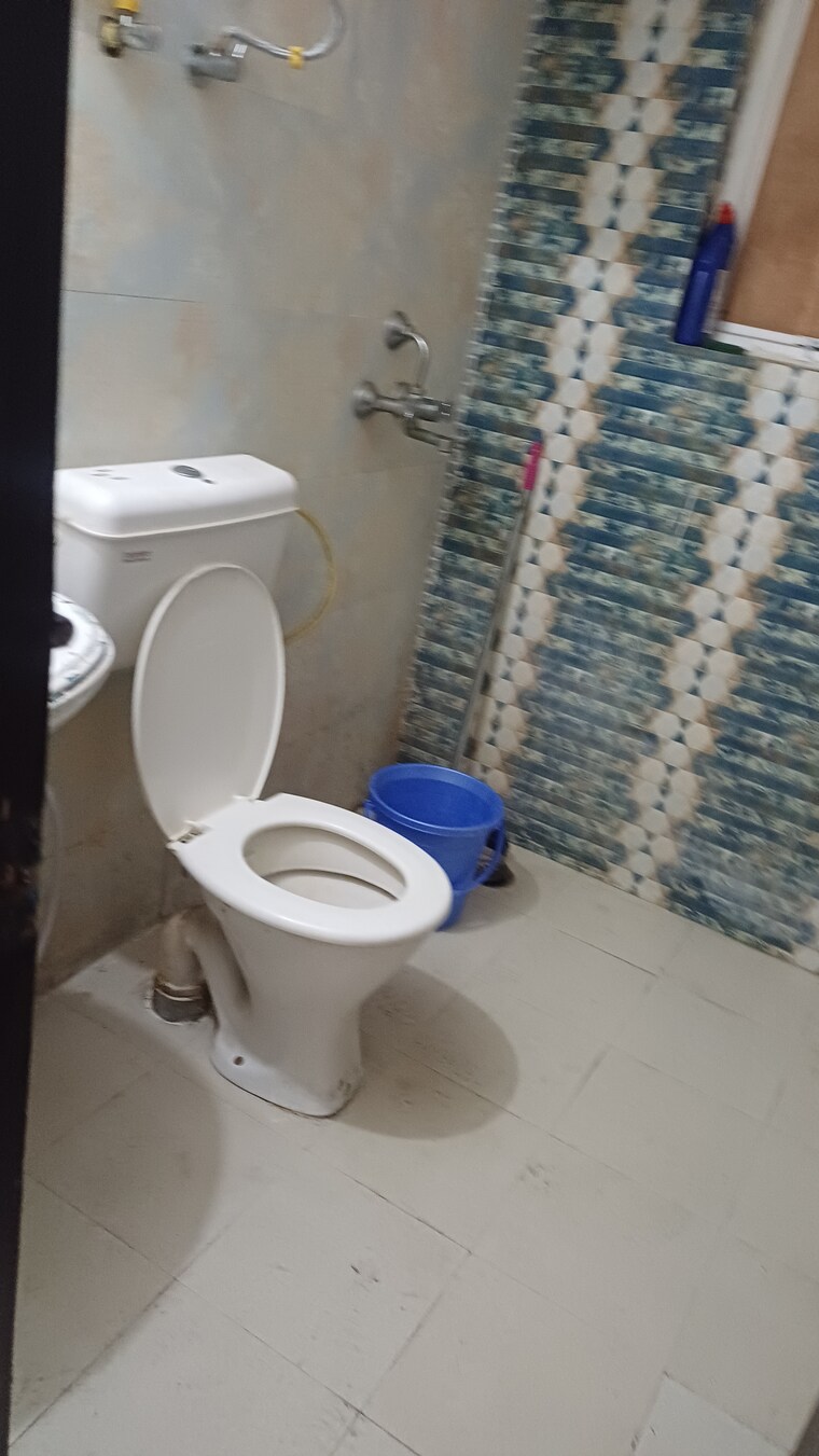 Bathroom, signature-the-serenas 2 Bedroom 614 Sq.Ft. Apartment In Sohna Sector 36 Gurgaon 9697807