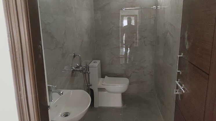 Bathroom, manikonda 2 Bedroom 1400 Sq.Ft. Apartment In Manikonda Hyderabad 9697845