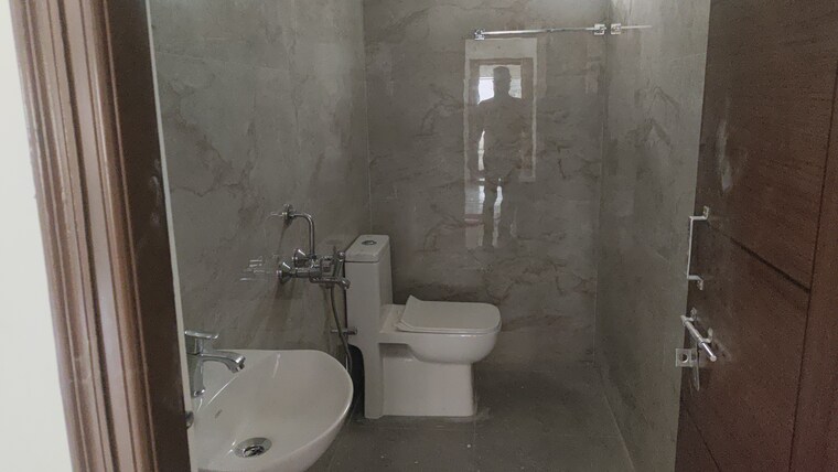Bathroom, manikonda 2 Bedroom 1400 Sq.Ft. Apartment In Manikonda Hyderabad 9697845