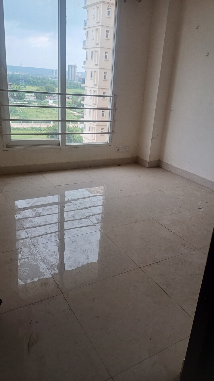 Balcony, signature-the-serenas 2 Bedroom 614 Sq.Ft. Apartment In Sohna Sector 36 Gurgaon 9697847