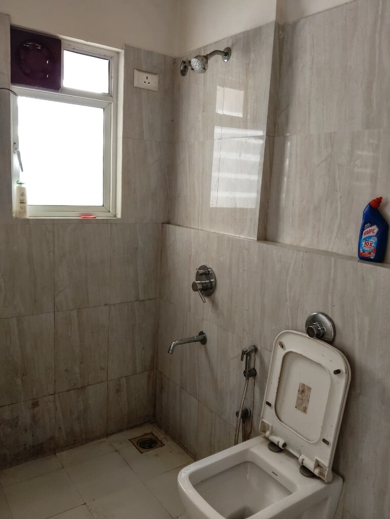 Bathroom, parijat-gardens-marigold-chs 1 Bedroom 450 Sq.Ft. Apartment In Kasarvadavali Thane 9697898