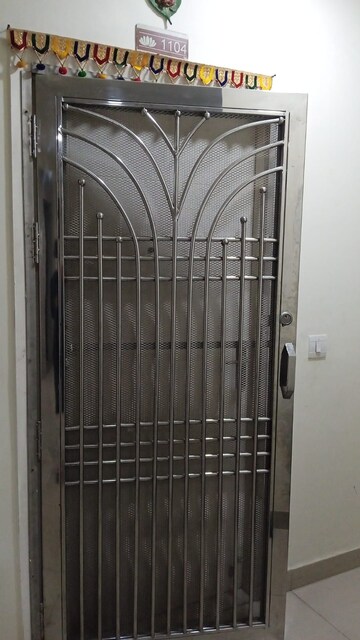 Furnished Amenities in 2 BHK Apartment at Sector 37 – for Rent