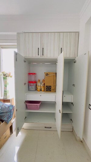 Furnished Amenities in 2 BHK Apartment at Eldeco Elegante, Vibhuti Khand – for Rent