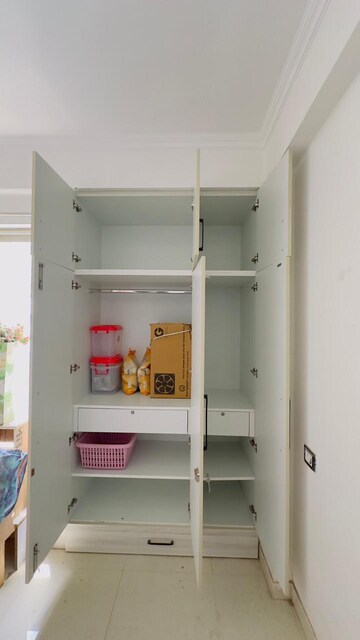 Furnished Amenities in 2 BHK Apartment at Eldeco Elegante, Vibhuti Khand – for Rent