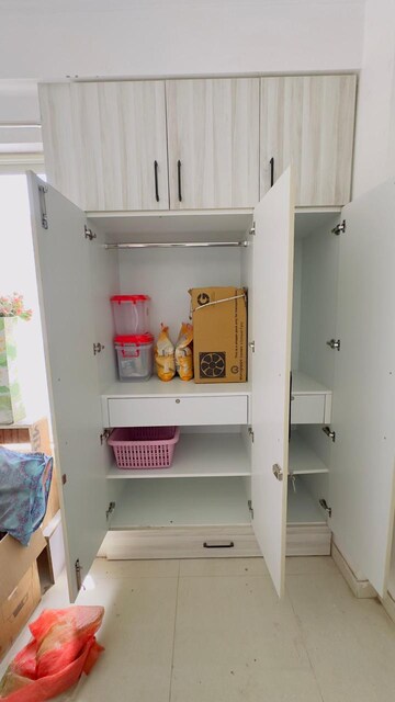 Furnished Amenities in 2 BHK Apartment at Eldeco Elegante, Vibhuti Khand – for Rent