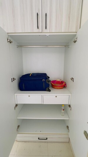 Furnished Amenities in 2 BHK Apartment at Eldeco Elegante, Vibhuti Khand – for Rent