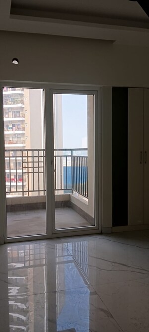 Room in 4 BHK Apartment at Ace Divino, Sector 1 Greater Noida – for Rent