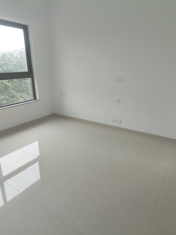 Room in 2 BHK Apartment at Unnathi Woods Phase 3, Ghodbunder Road – for Rent