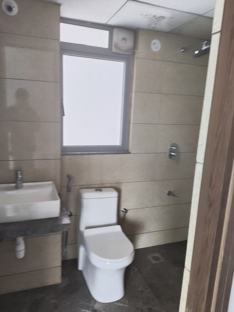 Bathroom, unnathi-woods-phase-3 2 Bedroom 750 Sq.Ft. Apartment In Ghodbunder Road Thane 9698138