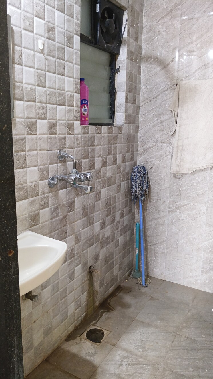 Bathroom, samarth-sai-shrushti 1.5 Bedroom 800 Sq.Ft. Apartment In Sus Pune 9698156