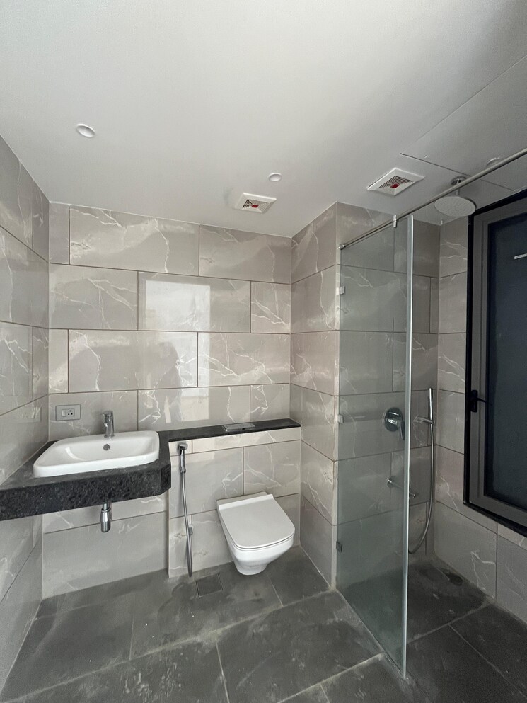 Bathroom, rustomjee-crown 4 Bedroom 2250 Sq.Ft. Apartment In Prabhadevi Mumbai 9698195
