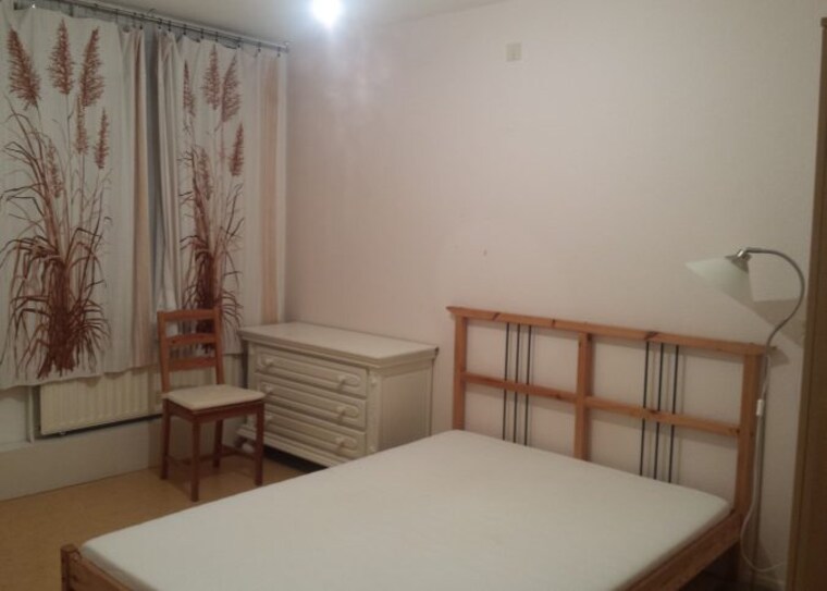 Room, sector 14 2 Bedroom 1624 Sq.Ft. Independent House In Sector 14 Gurgaon 9698204