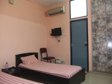 Bedroom in 2 BHK Independent House at Sector 14 – for Rent