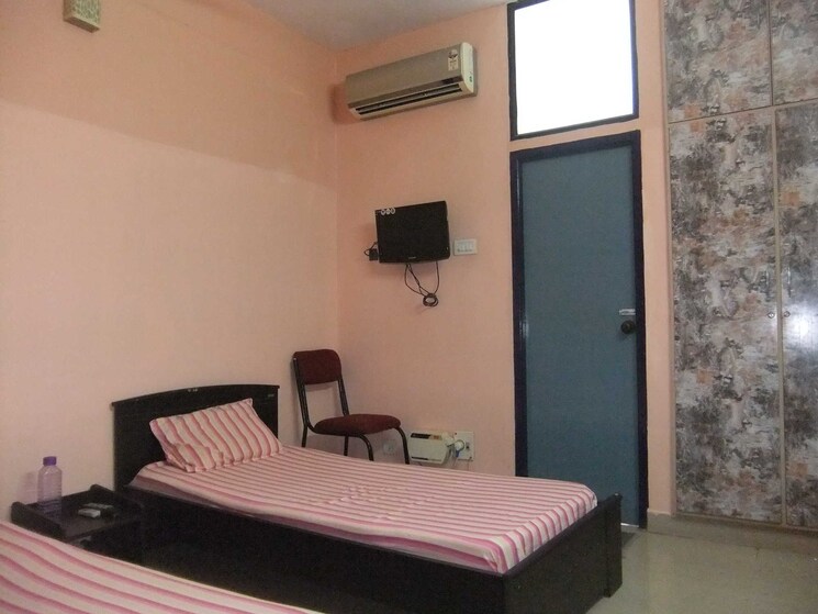 Bedroom, sector 14 2 Bedroom 1624 Sq.Ft. Independent House In Sector 14 Gurgaon 9698204