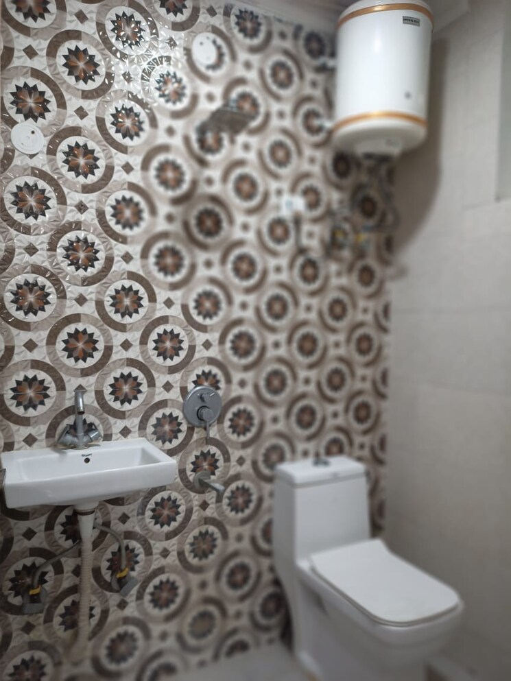 Bathroom, new palam vihar 2 Bedroom 800 Sq.Ft. Builder Floor In New Palam Vihar Gurgaon 9698206