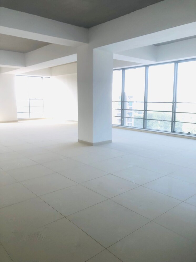 Room, shilaj Commercial Office Space 1670 Sq.Ft. In Shilaj Ahmedabad 9698219