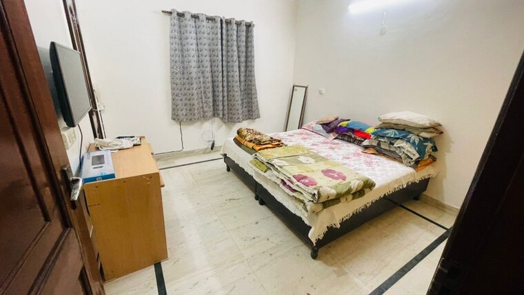 Bedroom, sector 14 2 Bedroom 1660 Sq.Ft. Independent House In Sector 14 Gurgaon 9698242