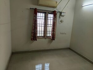 Bedroom in 2 BHK Apartment at Pallikaranai – for Sale