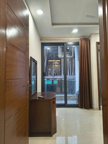 Room in 4 BHK Apartment at Saket – for Rent