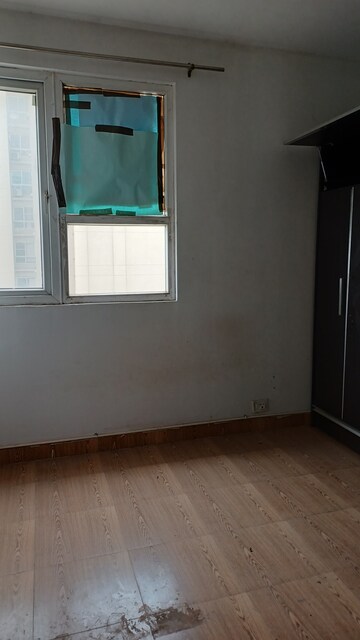 Furnished Amenities in 2 BHK Apartment at Tulip Lemon, Sector 69 – for Rent