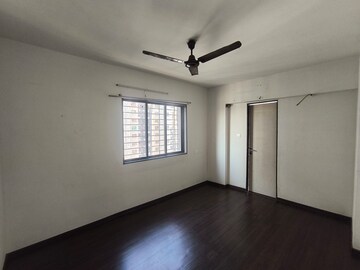 Room in 3 BHK Apartment at Jahangirabad – for Sale