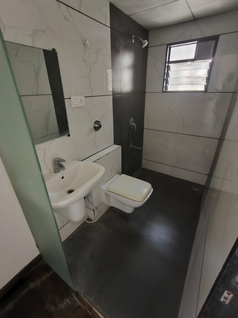 Bathroom, jahangirabad 3 Bedroom 1609 Sq.Ft. Apartment In Jahangirabad Surat 9698309