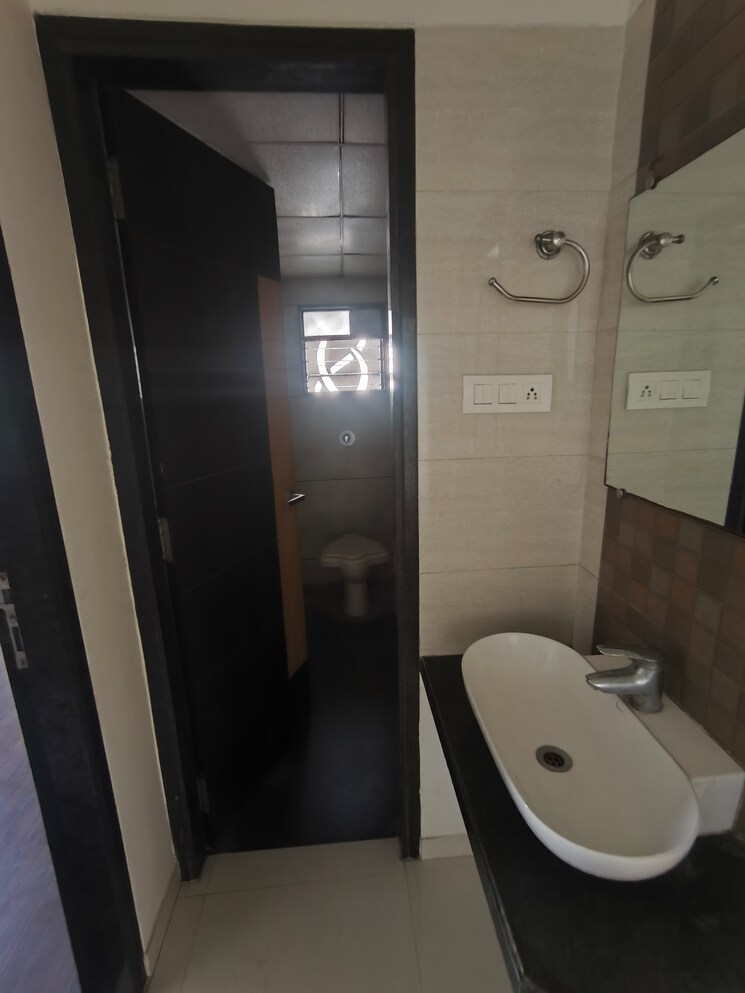 Bathroom, jahangirabad 3 Bedroom 1609 Sq.Ft. Apartment In Jahangirabad Surat 9698309