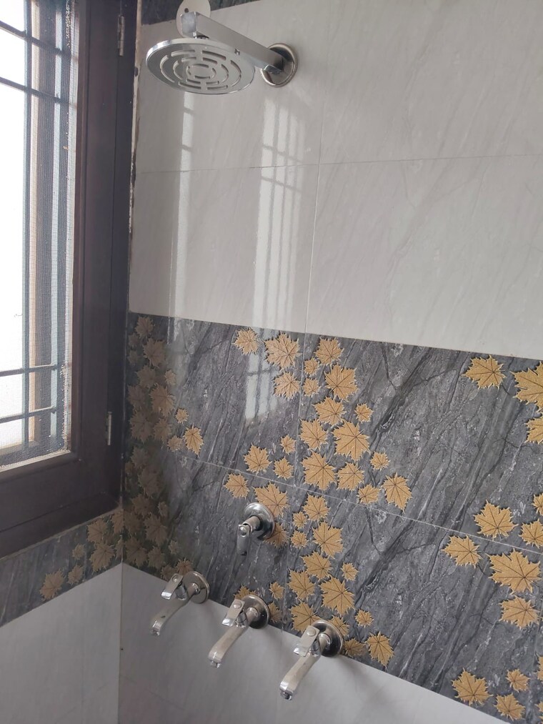 Bathroom, sector 26 4 Bedroom 150 Sq.Yd. Independent House In Sector 26 Panchkula 9698325
