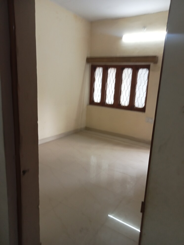 Room, indira nagar 2 Bedroom 1800 Sq.Ft. Builder Floor In Indira Nagar Lucknow 9698401