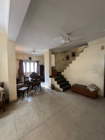 Parking in 3 BHK Apartment at Hauz Khas – for Sale