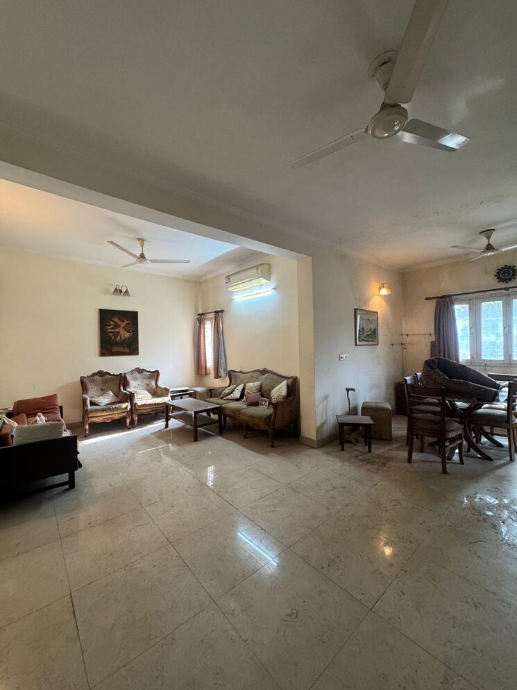  Parking, hauz khas 3 Bedroom 1500 Sq.Ft. Apartment In Hauz Khas Delhi 9698424