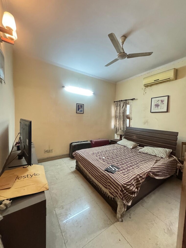 Bedroom, hauz khas 3 Bedroom 1500 Sq.Ft. Apartment In Hauz Khas Delhi 9698424