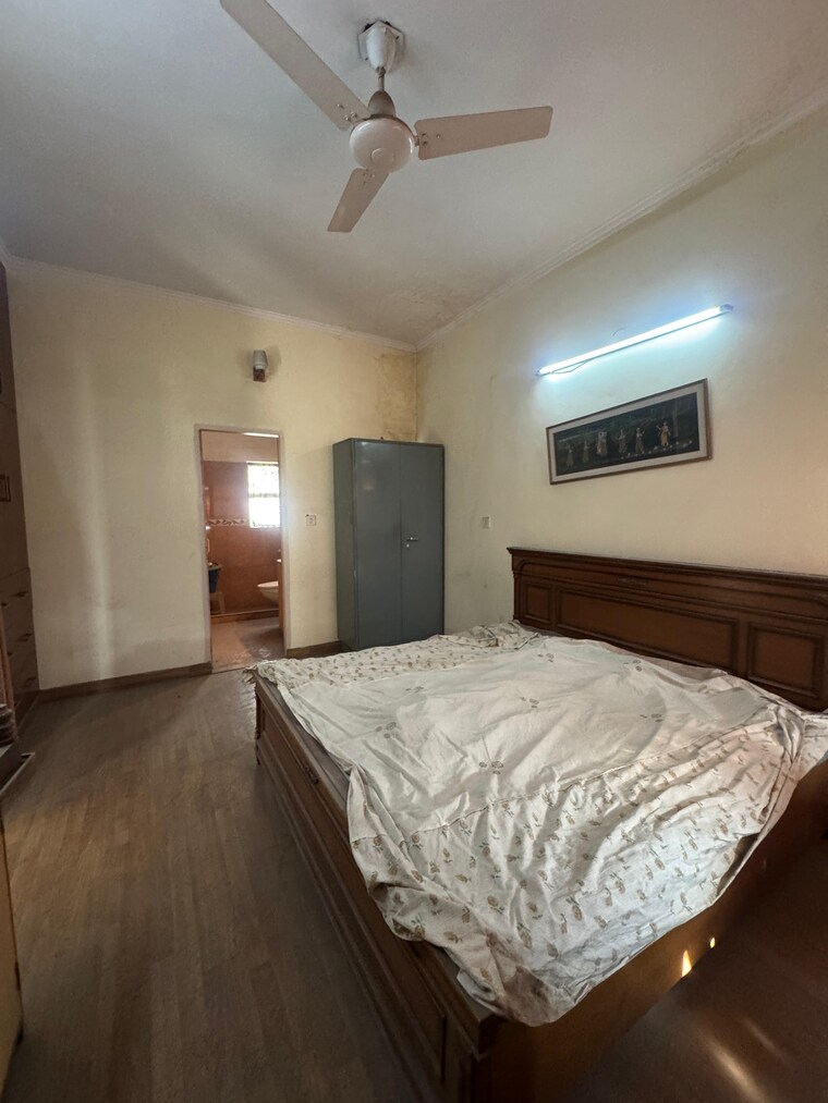 Bedroom, hauz khas 3 Bedroom 1500 Sq.Ft. Apartment In Hauz Khas Delhi 9698424