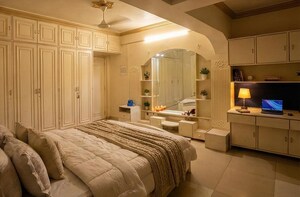 Bedroom in 1 BHK Apartment at Lokhandwala Complex – for Rent