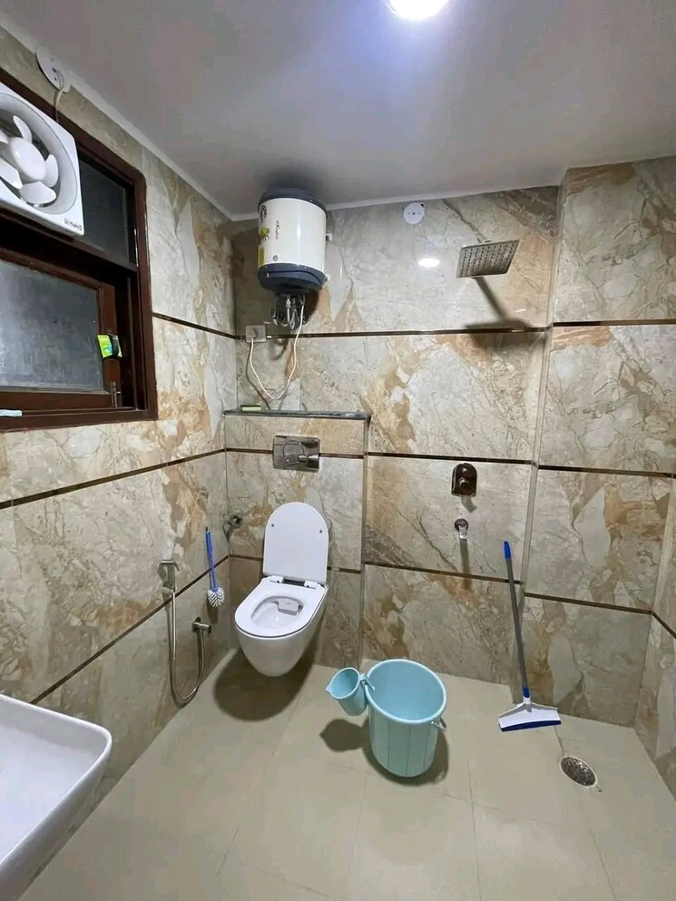 Bathroom, chattarpur 3 Bedroom 1300 Sq.Ft. Builder Floor In Chattarpur Delhi 9698457