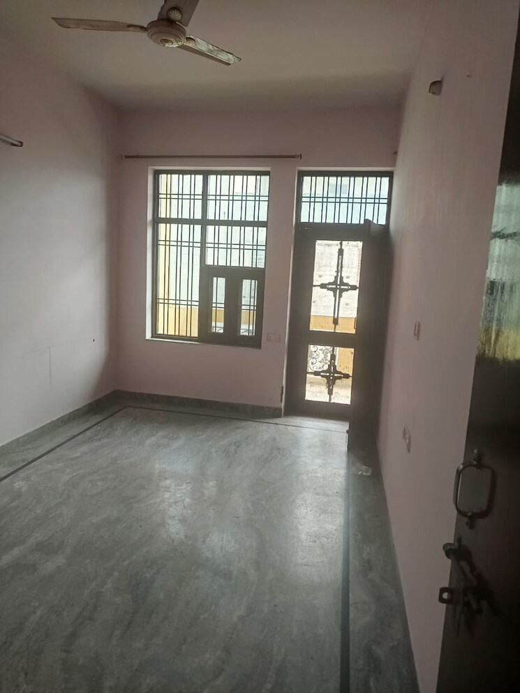 Room, spring-field 3 Bedroom 200 Sq.Ft. Independent House In Sector 31 Faridabad 9698448