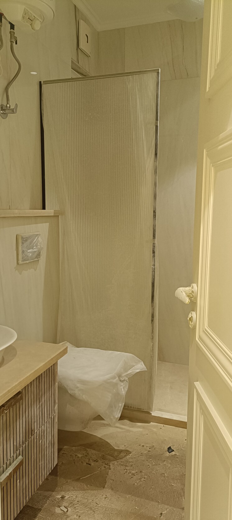 Bathroom, anand vihar 3 Bedroom 1800 Sq.Ft. Builder Floor In Anand Vihar Delhi 9698476